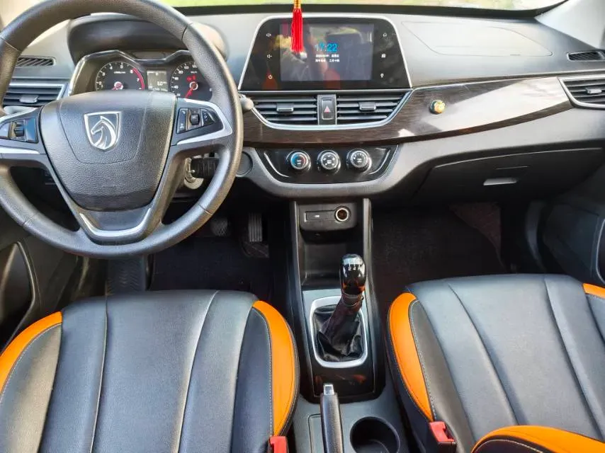 2016 BaoJun 310 1.2L 82HP L4 5MT,autocango,china used car exporter,china ev exporter,chinese used car exporter,chinese used ev exporter