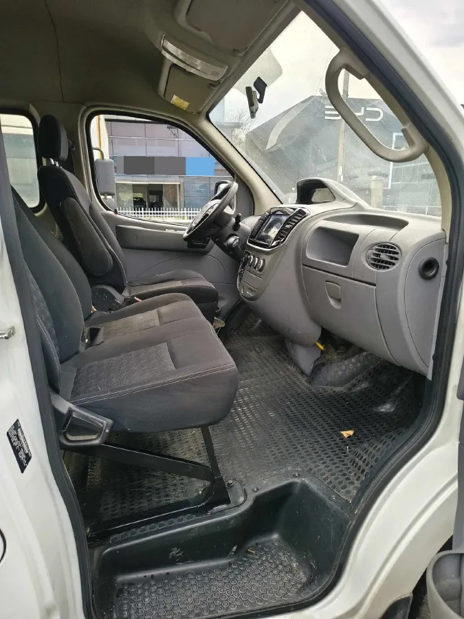 2021 MAXUS XinTu V80 2.0T 139HP L4 6MT,autocango,china used car exporter,china ev exporter,chinese used car exporter,chinese used ev exporter