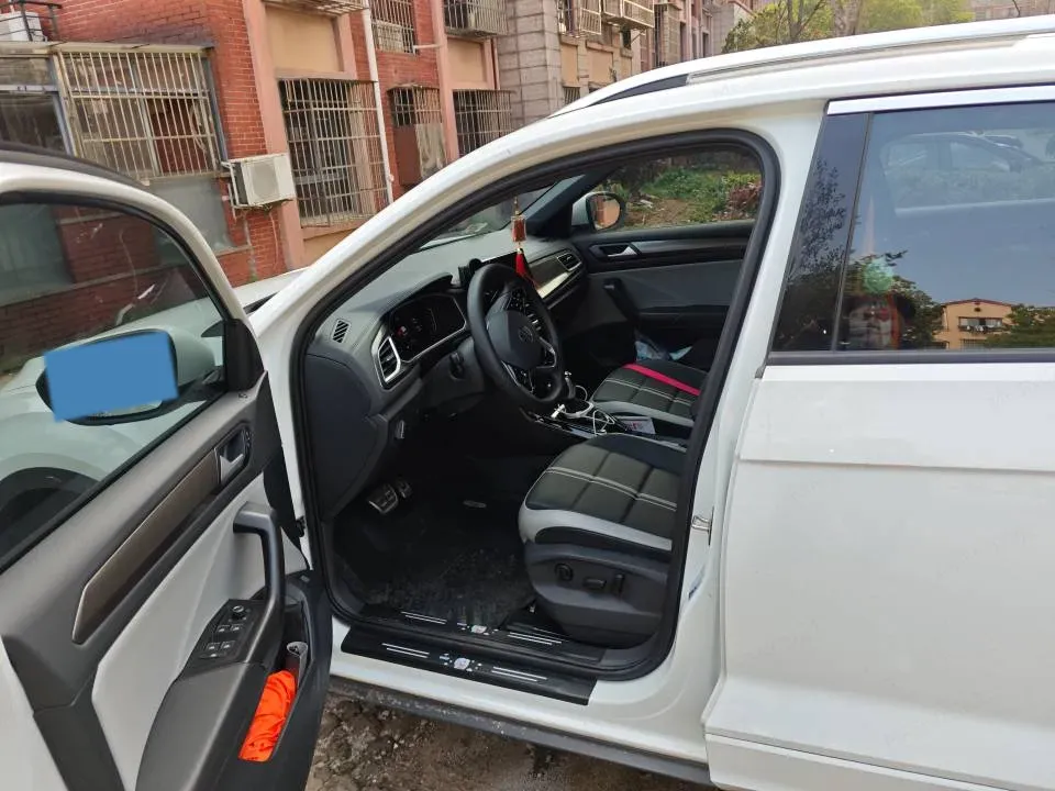 2023 Volkswagen T-Roc 1.5T 160HP L4 7DCT,autocango,china used car exporter,china ev exporter,chinese used car exporter,chinese used ev exporter