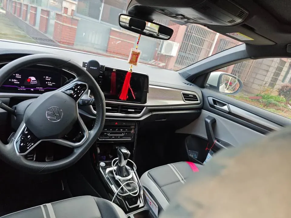 2023 Volkswagen T-Roc 1.5T 160HP L4 7DCT,autocango,china used car exporter,china ev exporter,chinese used car exporter,chinese used ev exporter