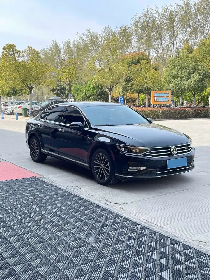 2020 Volkswagen Magotan 2.0T 186HP L4 7DCT,autocango,china used car exporter,china ev exporter,chinese used car exporter,chinese used ev exporter