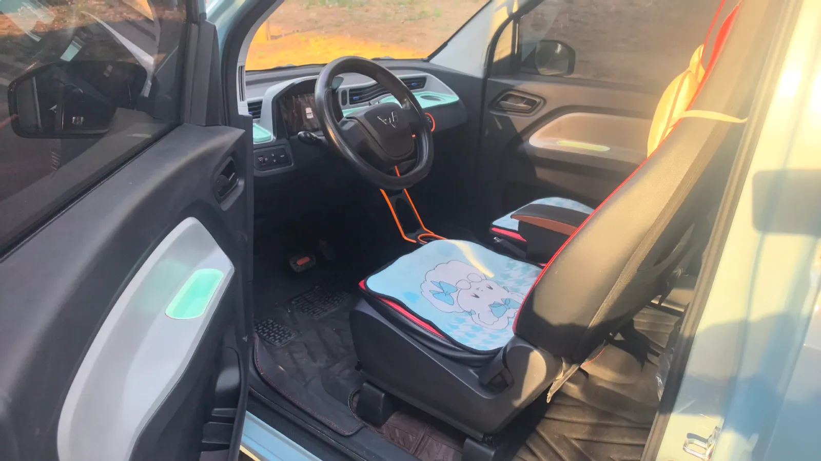 2022 WuLing HongGuang MINI EV BEV 13.9KWH,autocango,china used car exporter,china ev exporter,chinese used car exporter,chinese used ev exporter