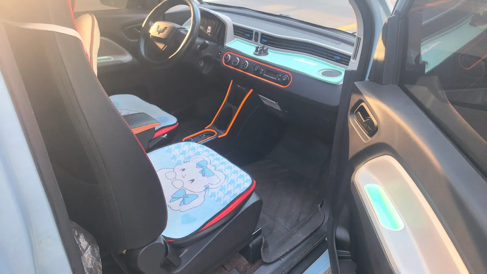 2022 WuLing HongGuang MINI EV BEV 13.9KWH,autocango,china used car exporter,china ev exporter,chinese used car exporter,chinese used ev exporter