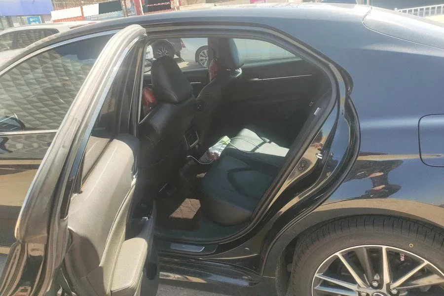 2021 Toyota Camry 2.5L 209HP L4 8AT,autocango,china used car exporter,china ev exporter,chinese used car exporter,chinese used ev exporter