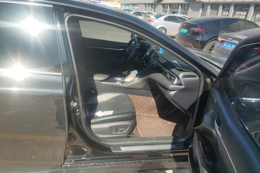 2021 Toyota Camry 2.5L 209HP L4 8AT,autocango,china used car exporter,china ev exporter,chinese used car exporter,chinese used ev exporter