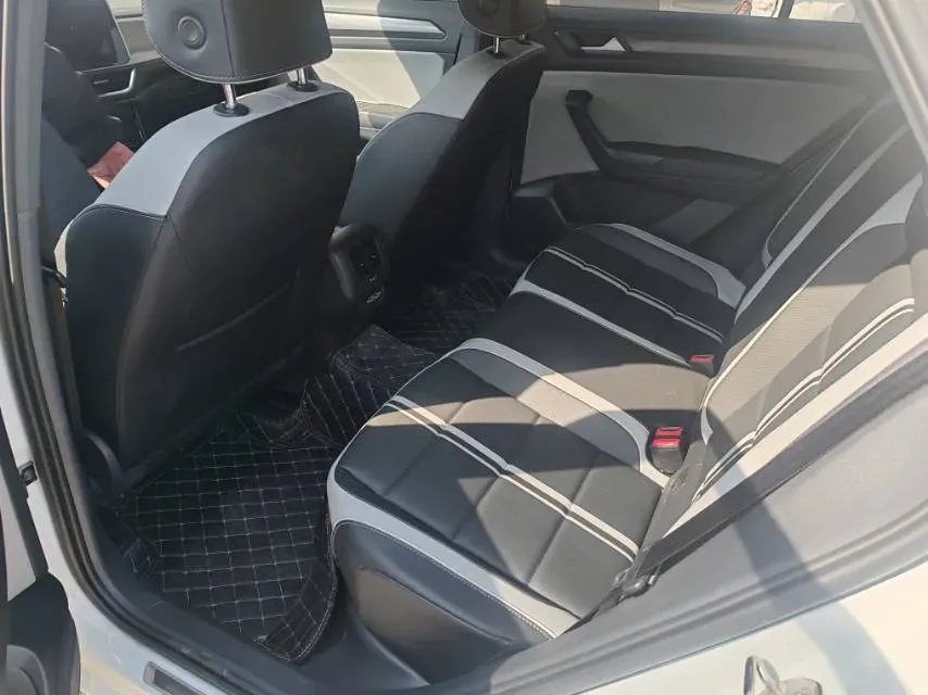 2024 Volkswagen T-Roc 1.5T 160HP L4 7DCT,autocango,china used car exporter,china ev exporter,chinese used car exporter,chinese used ev exporter