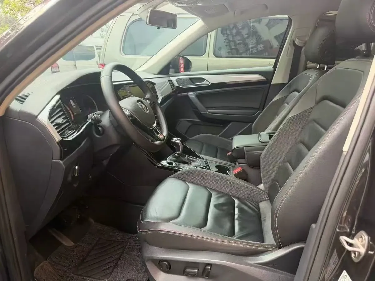 2019 Jeep Cherokee 2.0T 234HP L4 9AT,autocango,china used car exporter,china ev exporter,chinese used car exporter,chinese used ev exporter