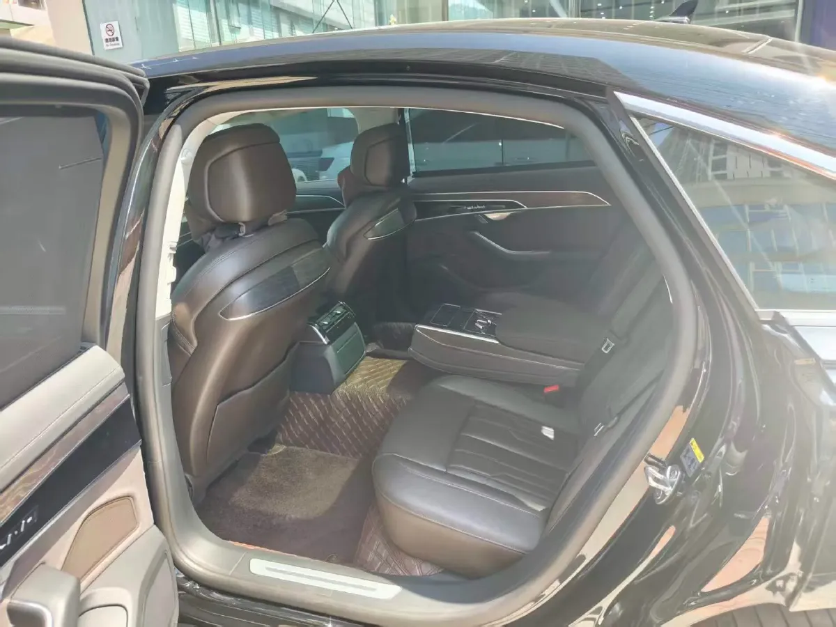 2024 Audi A8 2.0T 265HP L4 8AT,autocango,china used car exporter,china ev exporter,chinese used car exporter,chinese used ev exporter