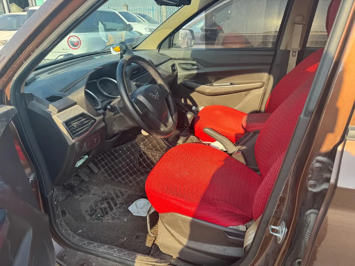 2019 WuLing HongGuang 1.5L 99HP L4 6MT,autocango,china used car exporter,china ev exporter,chinese used car exporter,chinese used ev exporter