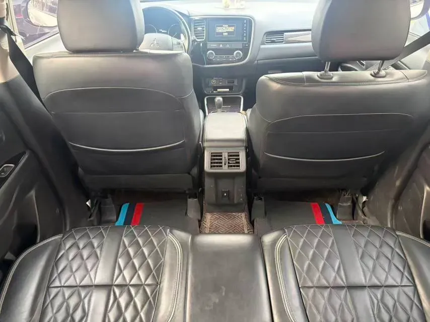 2020 Mitsubishi Outlander 2.4L 192HP L4 CVT,autocango,china used car exporter,china ev exporter,chinese used car exporter,chinese used ev exporter