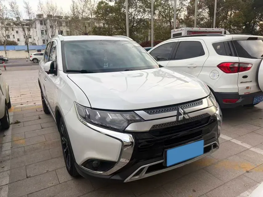 2020 Mitsubishi Outlander 2.4L 192HP L4 CVT,autocango,china used car exporter,china ev exporter,chinese used car exporter,chinese used ev exporter