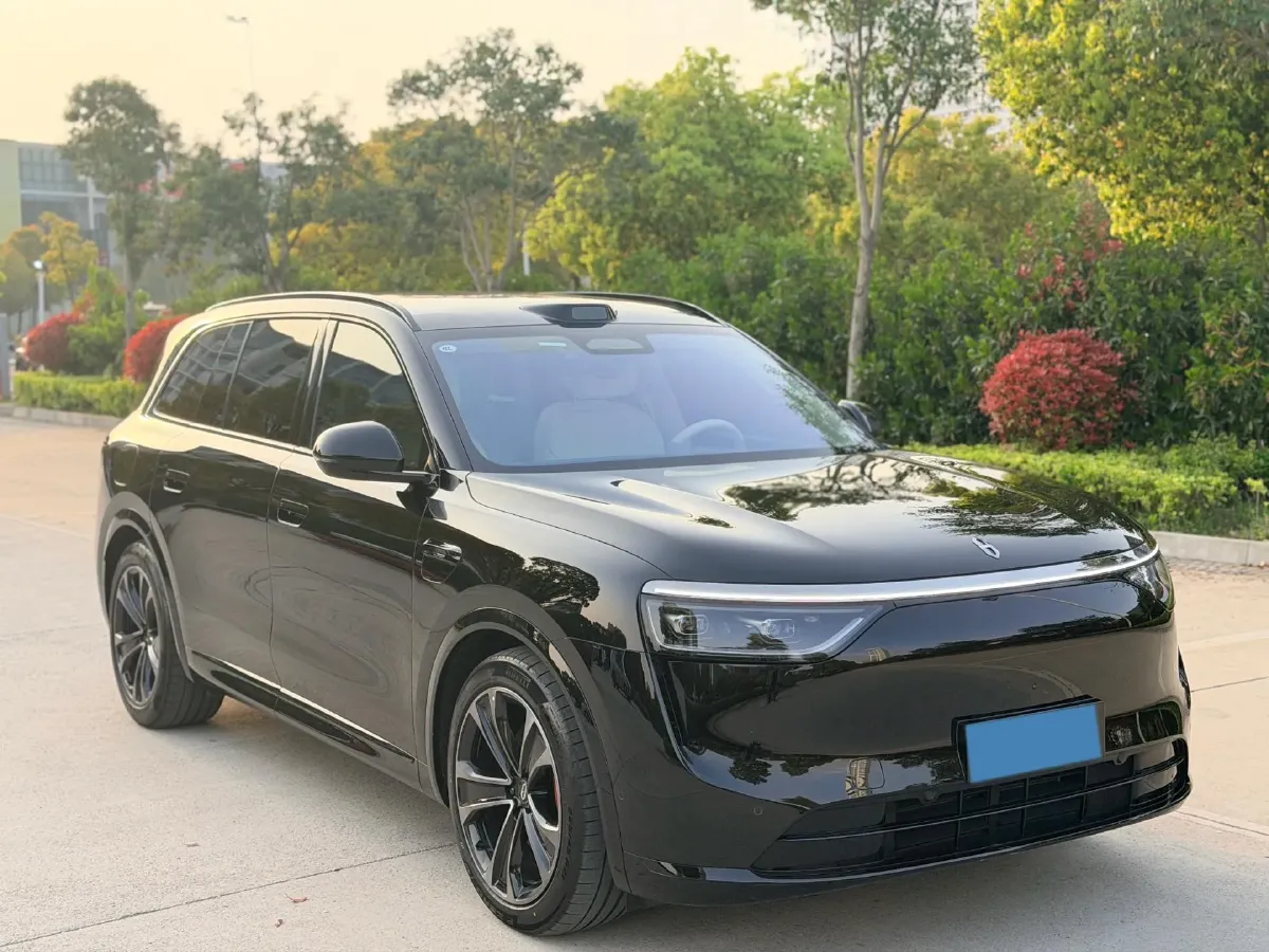 2025 AITO AITO M8 REEV 160HP REEV 53.4KWH,autocango,china used car exporter,china ev exporter,chinese used car exporter,chinese used ev exporter