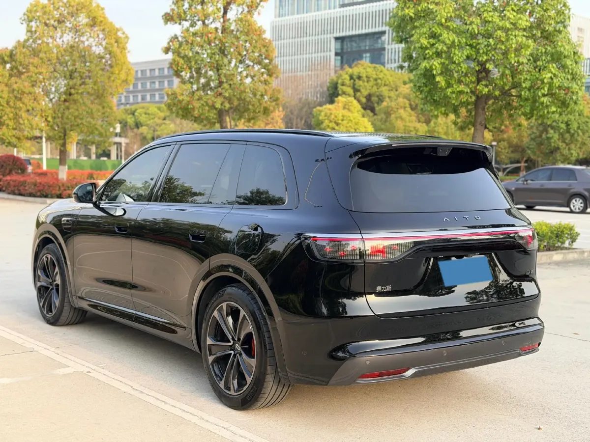 2025 AITO AITO M8 REEV 160HP REEV 53.4KWH,autocango,china used car exporter,china ev exporter,chinese used car exporter,chinese used ev exporter