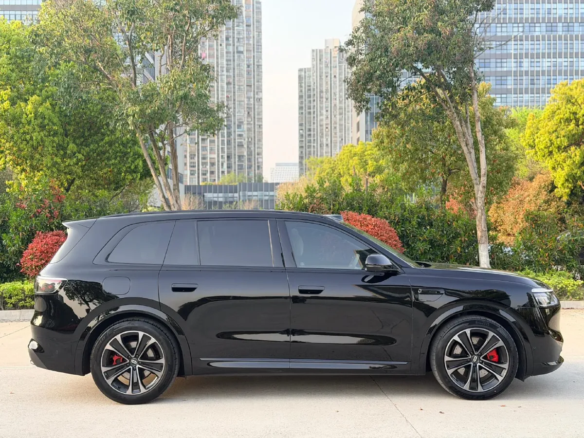 2025 AITO AITO M8 REEV 160HP REEV 53.4KWH,autocango,china used car exporter,china ev exporter,chinese used car exporter,chinese used ev exporter