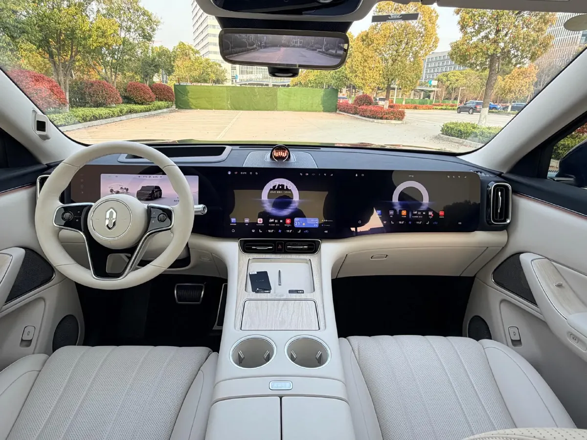 2025 AITO AITO M8 REEV 160HP REEV 53.4KWH,autocango,china used car exporter,china ev exporter,chinese used car exporter,chinese used ev exporter