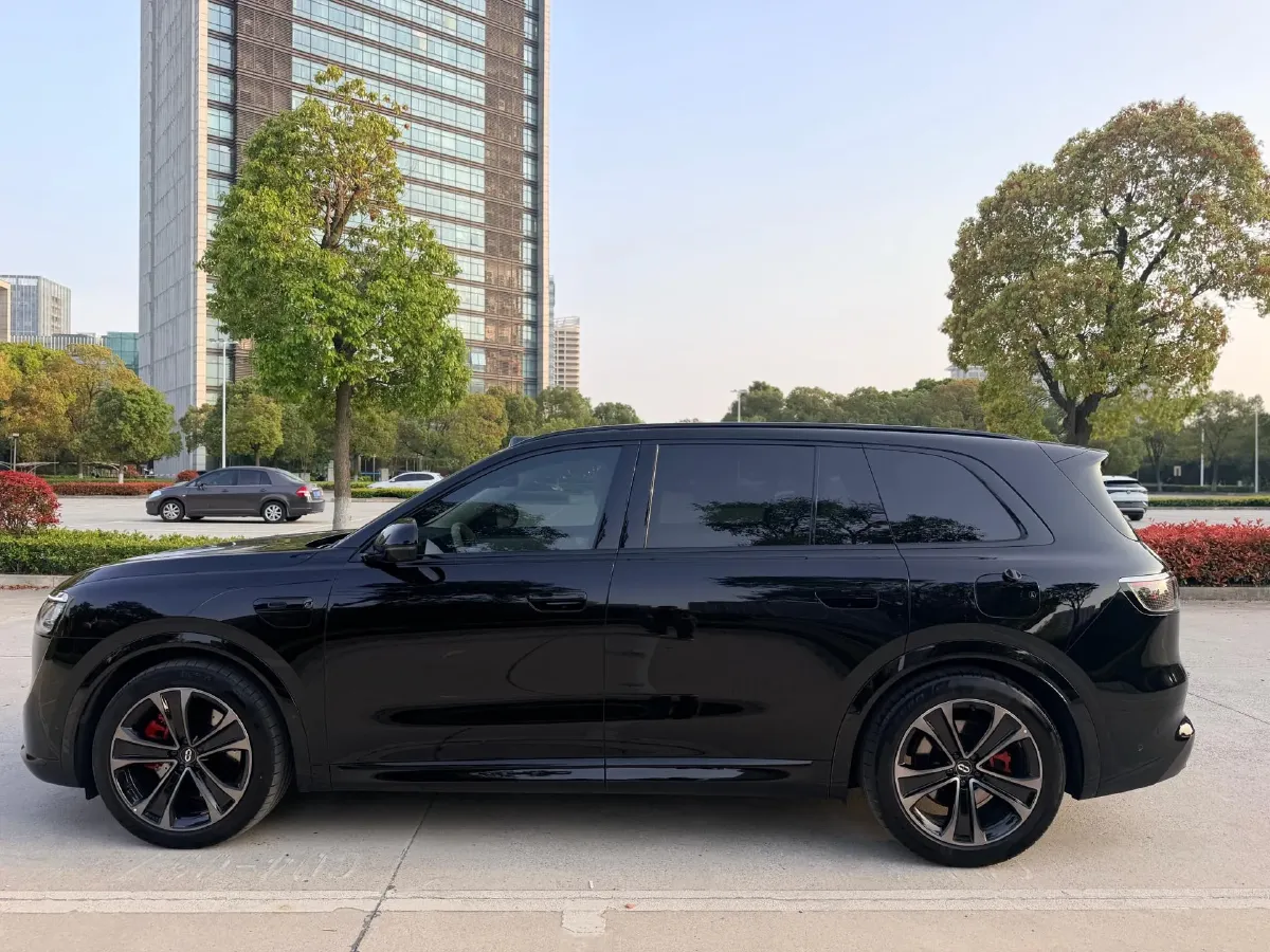 2025 AITO AITO M8 REEV 160HP REEV 53.4KWH,autocango,china used car exporter,china ev exporter,chinese used car exporter,chinese used ev exporter