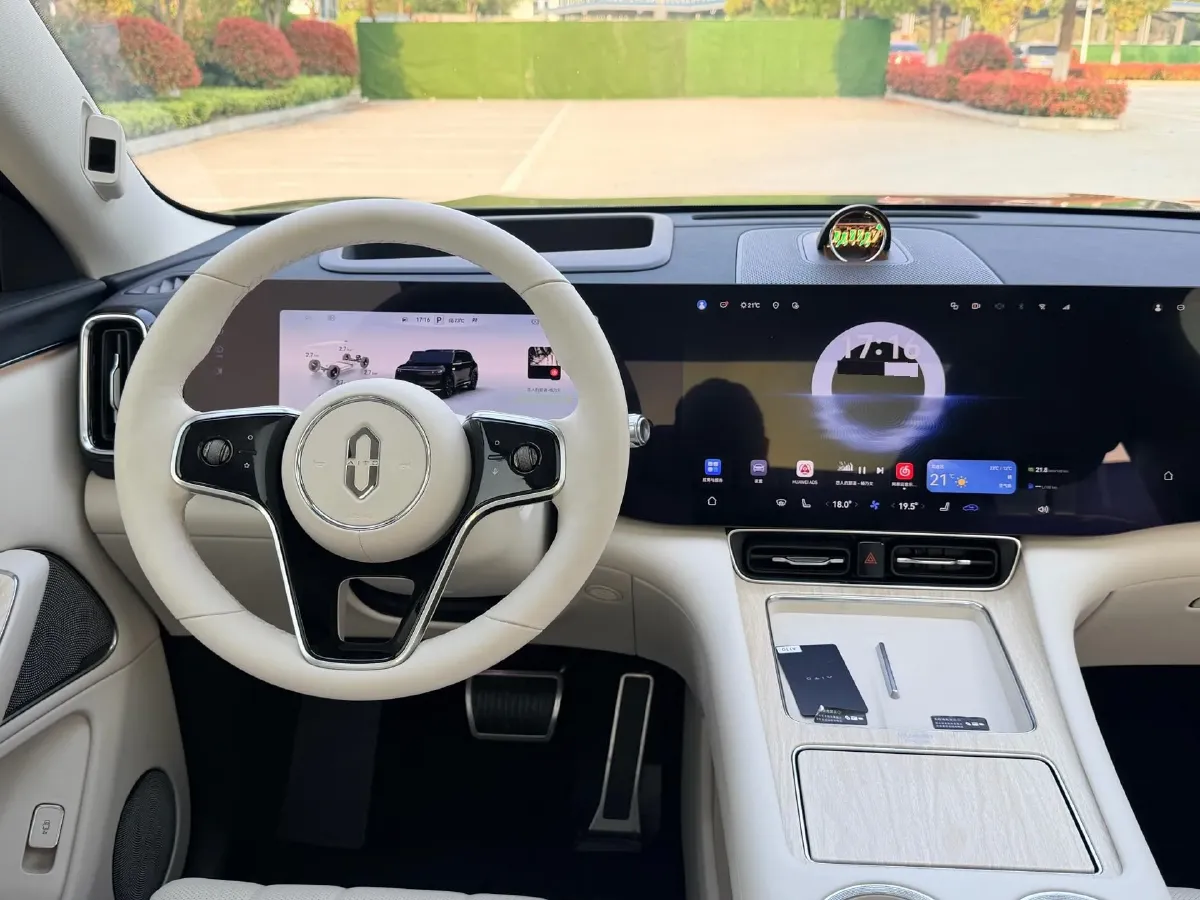 2025 AITO AITO M8 REEV 160HP REEV 53.4KWH,autocango,china used car exporter,china ev exporter,chinese used car exporter,chinese used ev exporter