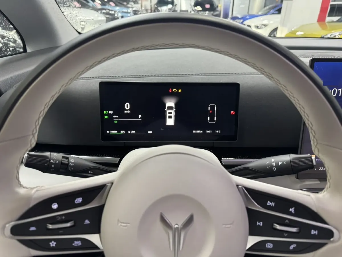 2025 Voyah Dream 1.5T 150HP L4 PHEV 41.7KWH,autocango,china used car exporter,china ev exporter,chinese used car exporter,chinese used ev exporter