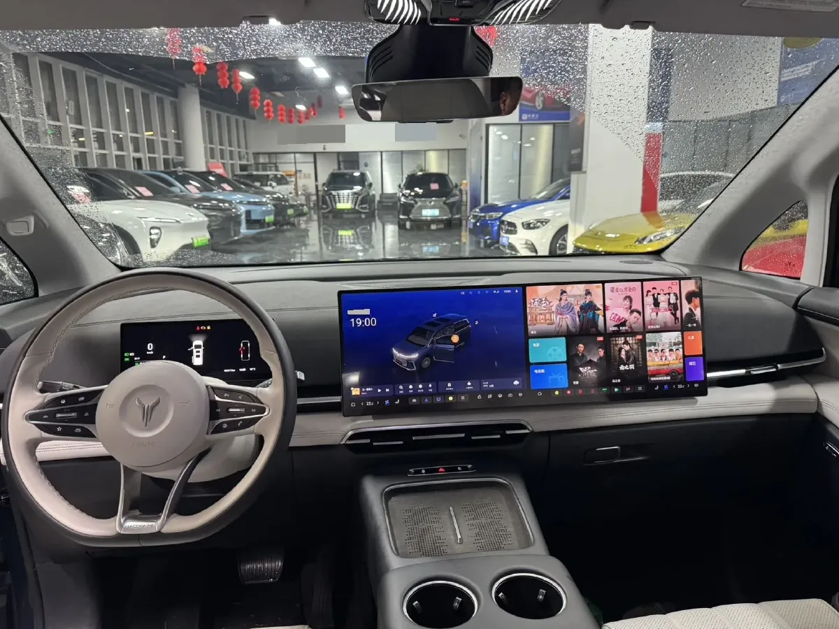 2025 Voyah Dream 1.5T 150HP L4 PHEV 41.7KWH,autocango,china used car exporter,china ev exporter,chinese used car exporter,chinese used ev exporter