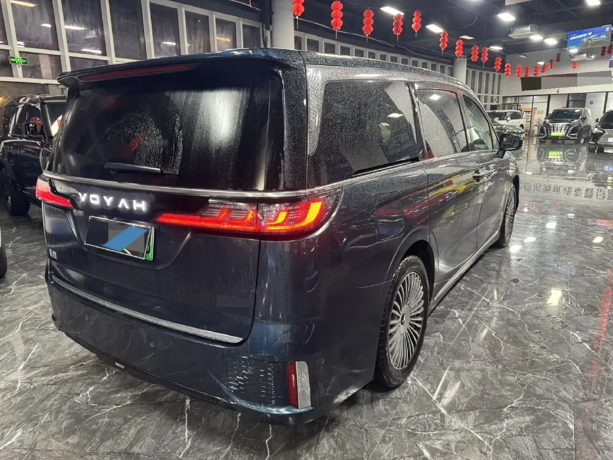 2025 Voyah Dream 1.5T 150HP L4 PHEV 41.7KWH,autocango,china used car exporter,china ev exporter,chinese used car exporter,chinese used ev exporter