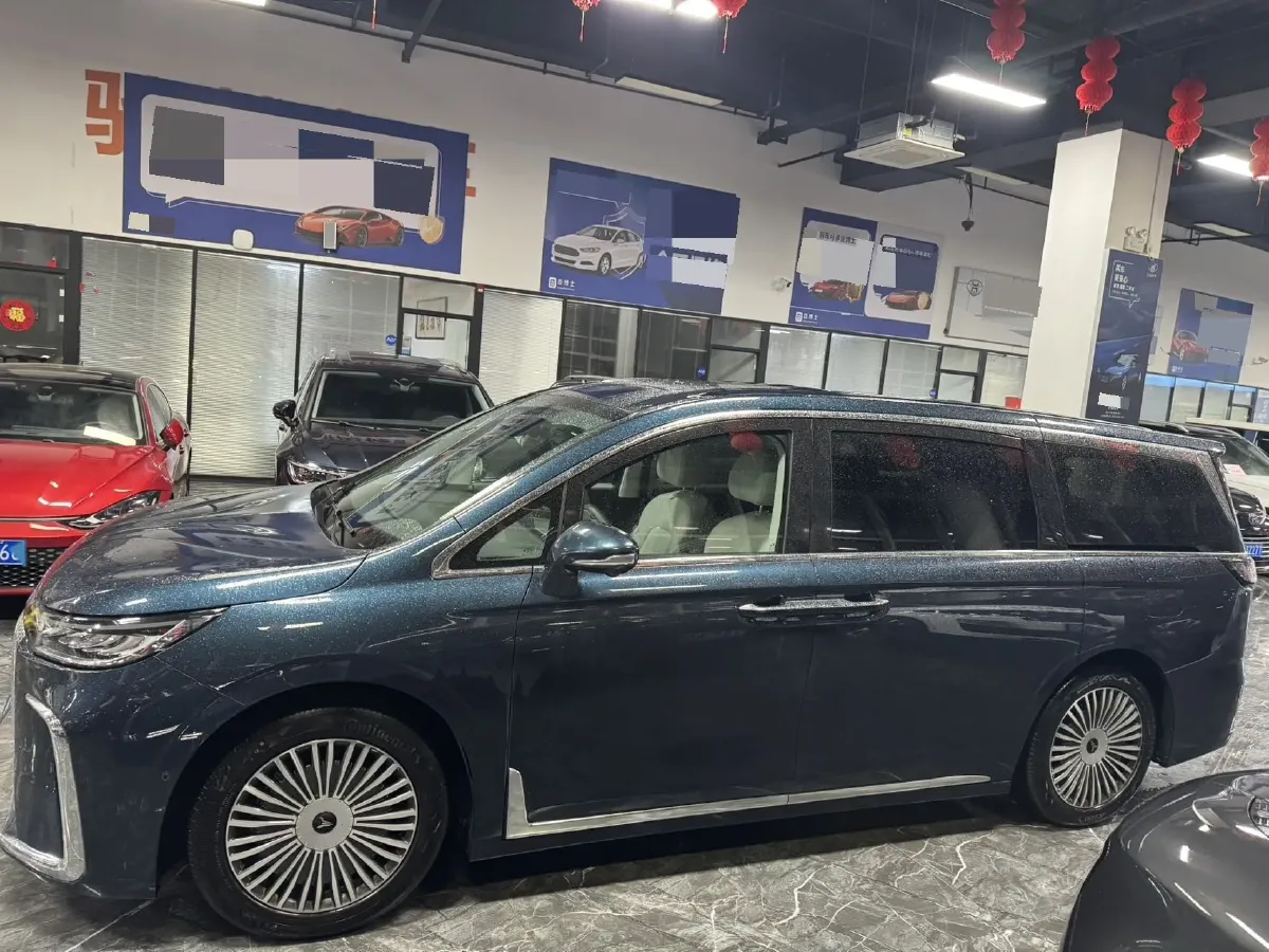 2025 Voyah Dream 1.5T 150HP L4 PHEV 41.7KWH,autocango,china used car exporter,china ev exporter,chinese used car exporter,chinese used ev exporter