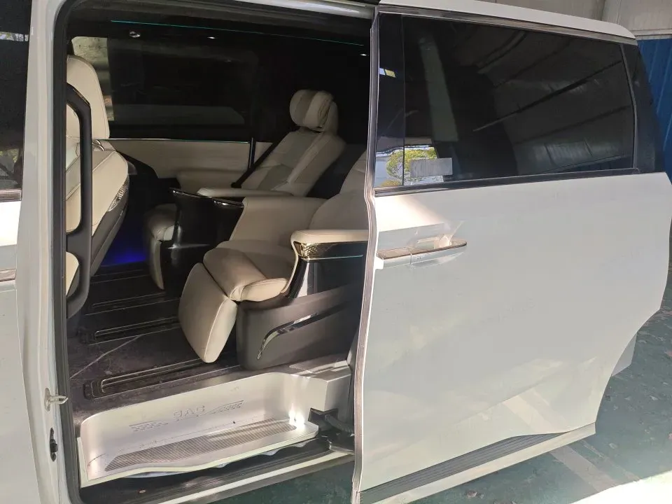 2023 GAC Trumpchi M8 2.0T 252HP L4 8AT,autocango,china used car exporter,china ev exporter,chinese used car exporter,chinese used ev exporter