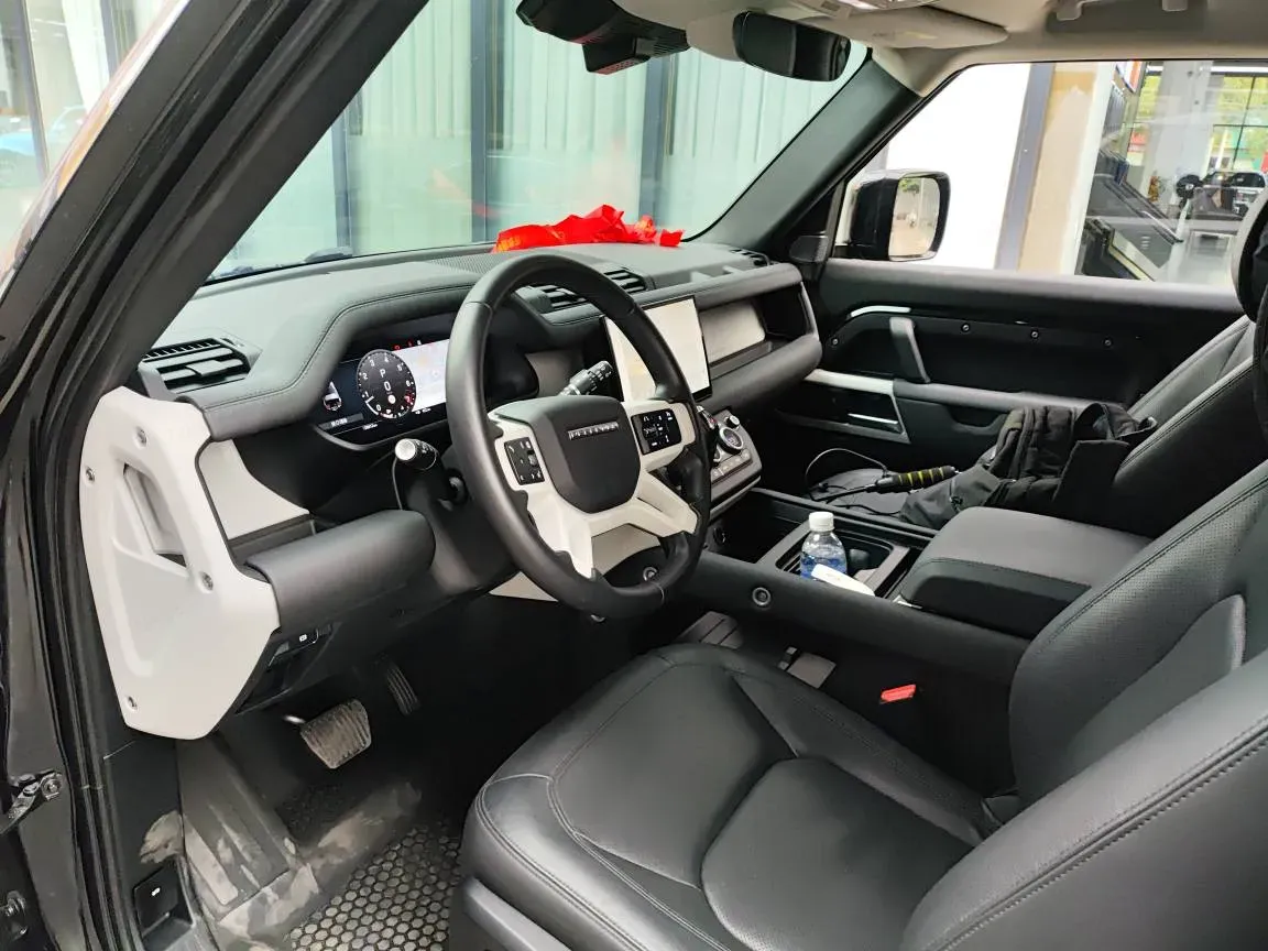 2024 Land Rover Defender 2.0T 301HP L4 8AT,autocango,china used car exporter,china ev exporter,chinese used car exporter,chinese used ev exporter
