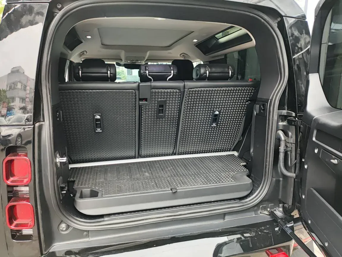 2024 Land Rover Defender 2.0T 301HP L4 8AT,autocango,china used car exporter,china ev exporter,chinese used car exporter,chinese used ev exporter