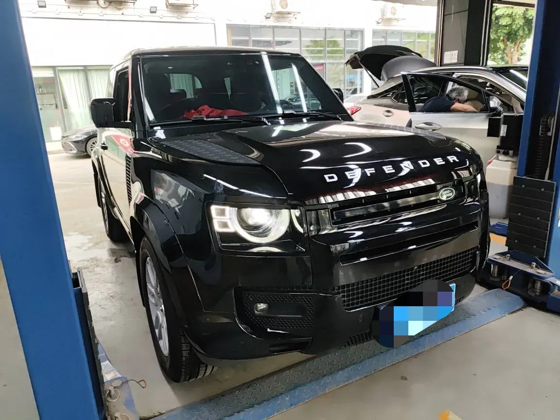 2024 Land Rover Defender 2.0T 301HP L4 8AT,autocango,china used car exporter,china ev exporter,chinese used car exporter,chinese used ev exporter