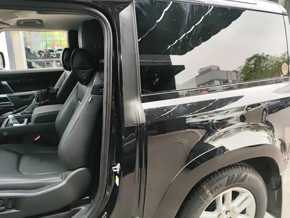 2024 Land Rover Defender 2.0T 301HP L4 8AT,autocango,china used car exporter,china ev exporter,chinese used car exporter,chinese used ev exporter