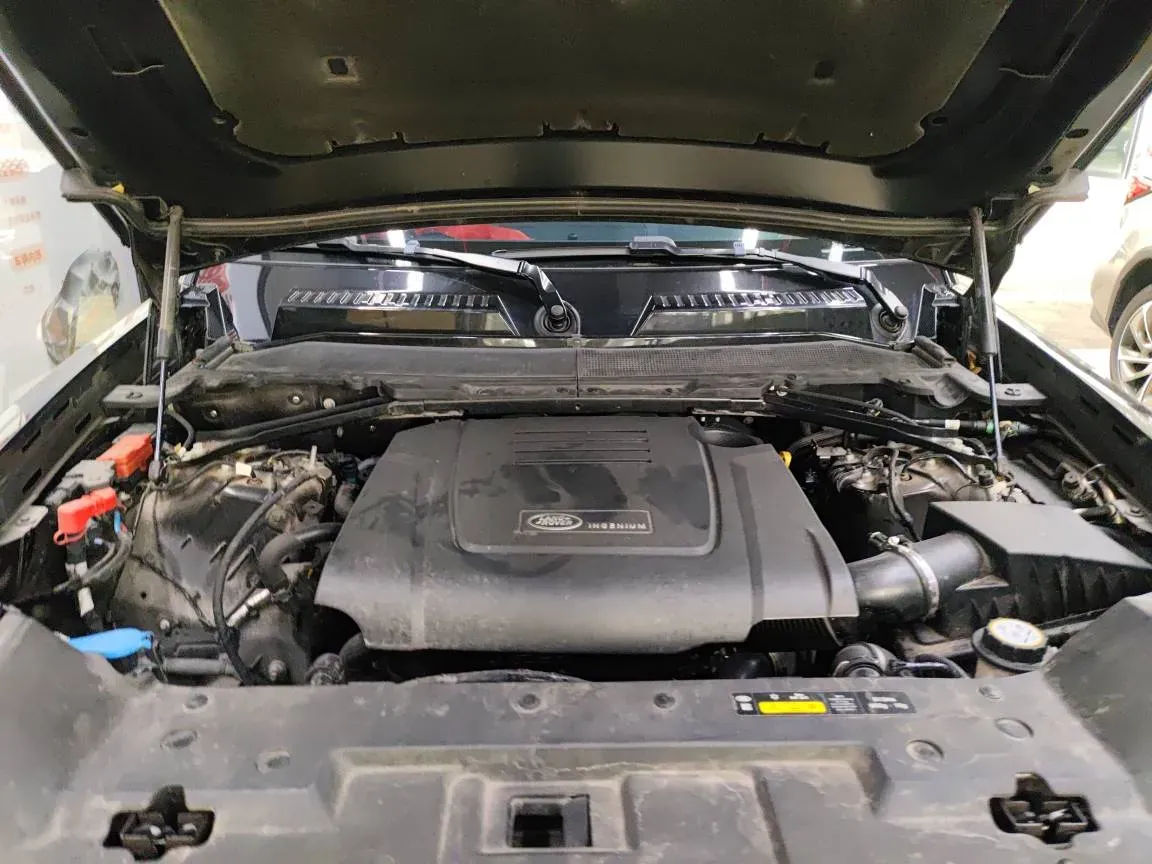 2024 Land Rover Defender 2.0T 301HP L4 8AT,autocango,china used car exporter,china ev exporter,chinese used car exporter,chinese used ev exporter