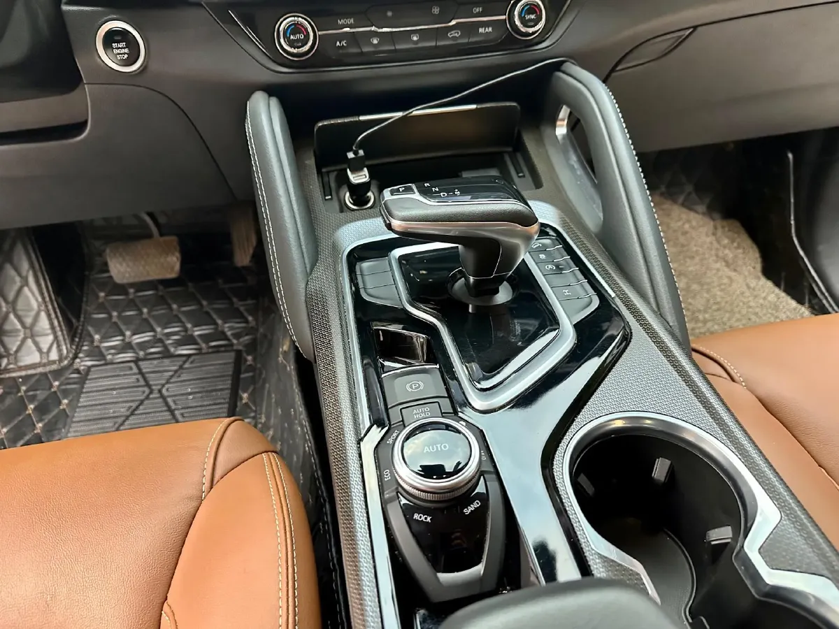 2020 MAXUS D90 Pro 2.0T 218HP L4 8AT,autocango,china used car exporter,china ev exporter,chinese used car exporter,chinese used ev exporter