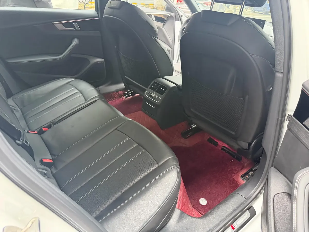 2024 Audi A4L 2.0T 190HP L4 7DCT,autocango,china used car exporter,china ev exporter,chinese used car exporter,chinese used ev exporter