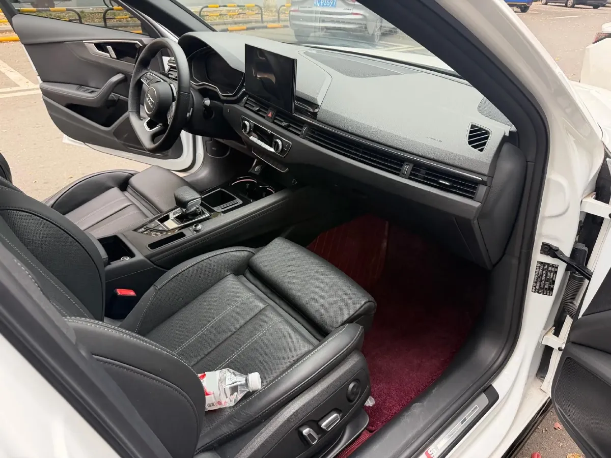 2024 Audi A4L 2.0T 190HP L4 7DCT,autocango,china used car exporter,china ev exporter,chinese used car exporter,chinese used ev exporter