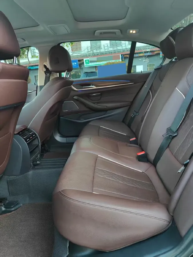 2022 BMW 5 Series 2.0T 252HP L4 8AT,autocango,china used car exporter,china ev exporter,chinese used car exporter,chinese used ev exporter