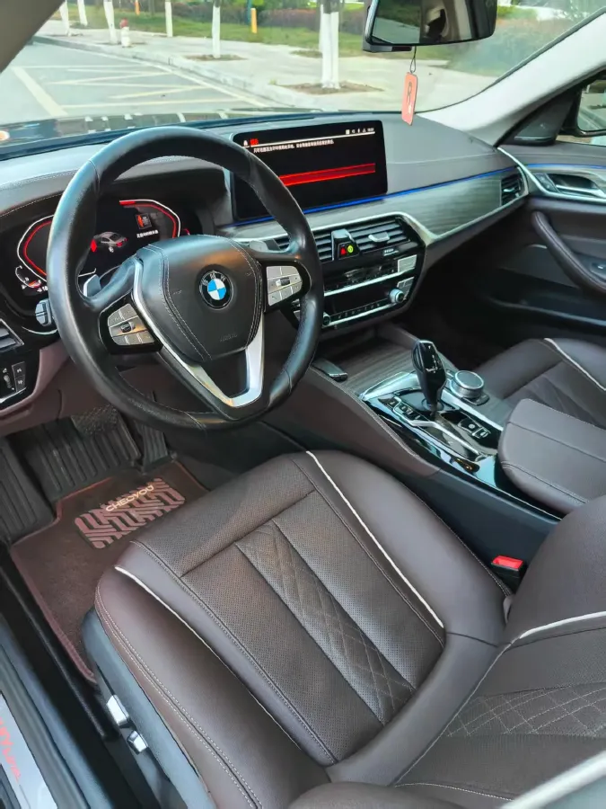 2022 BMW 5 Series 2.0T 252HP L4 8AT,autocango,china used car exporter,china ev exporter,chinese used car exporter,chinese used ev exporter