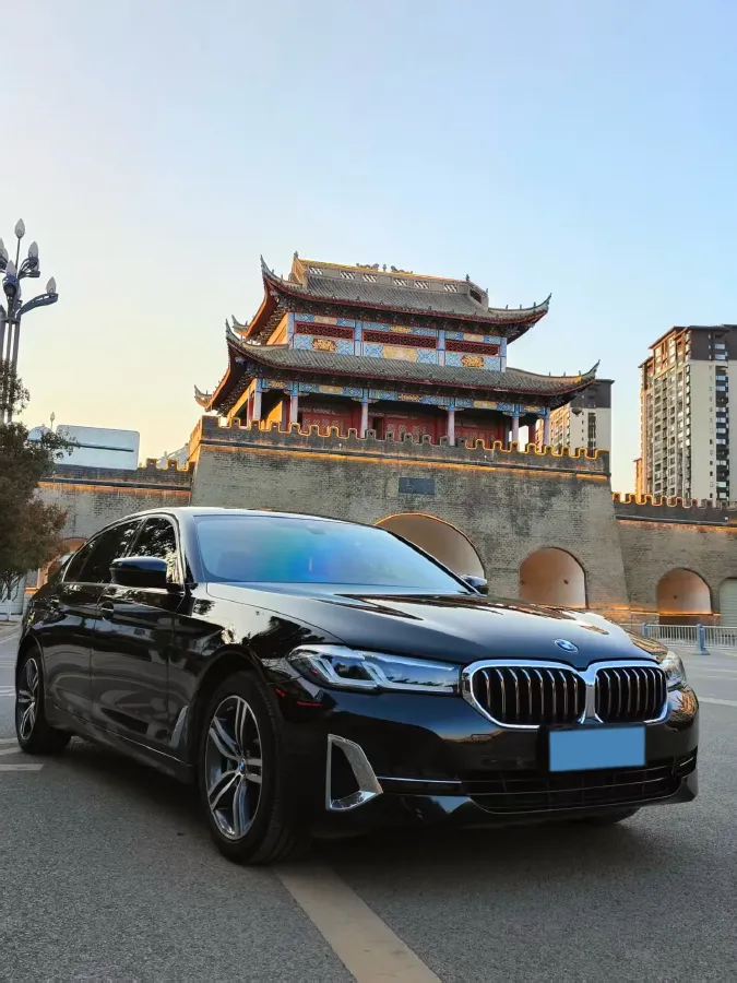 2022 BMW 5 Series 2.0T 252HP L4 8AT,autocango,china used car exporter,china ev exporter,chinese used car exporter,chinese used ev exporter