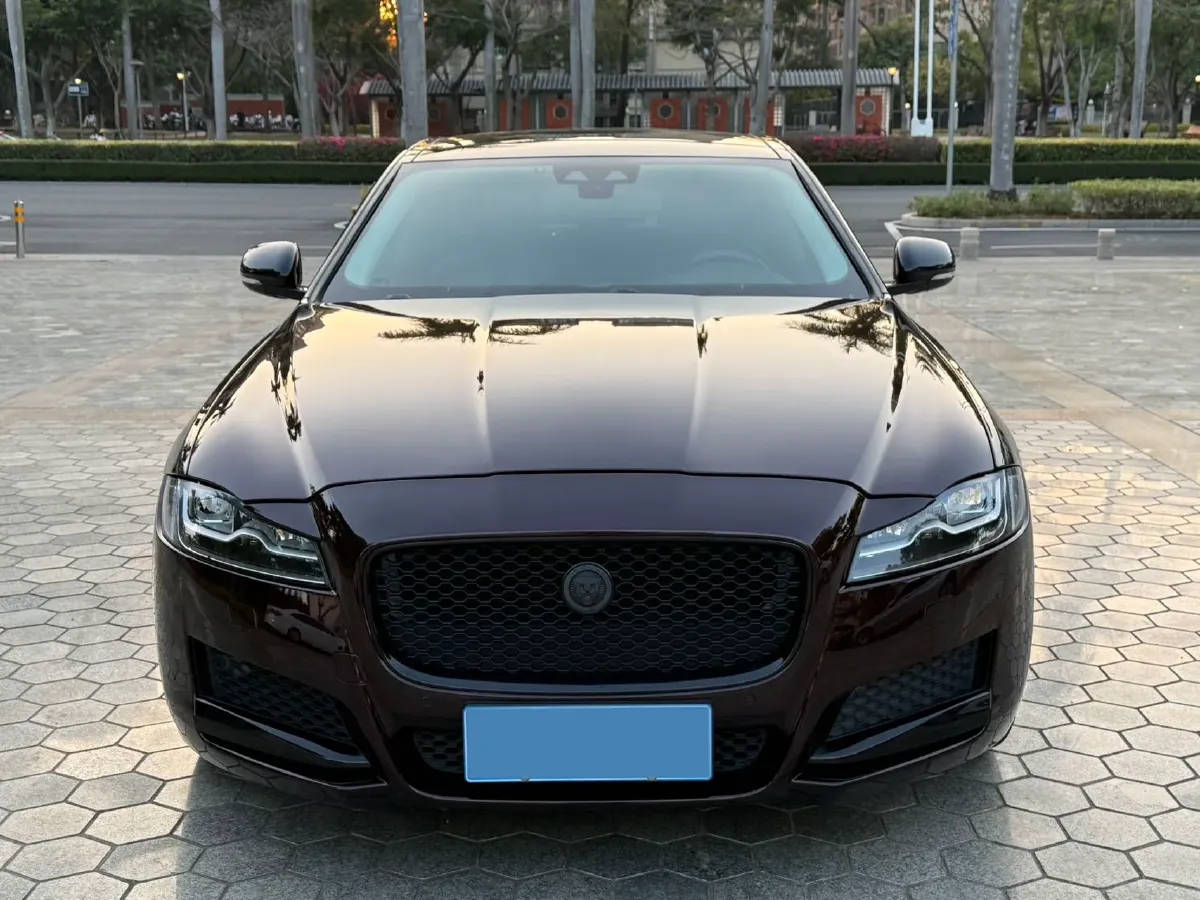 2018 Jaguar XF 2.0T 250HP L4 8AT,autocango,china used car exporter,china ev exporter,chinese used car exporter,chinese used ev exporter