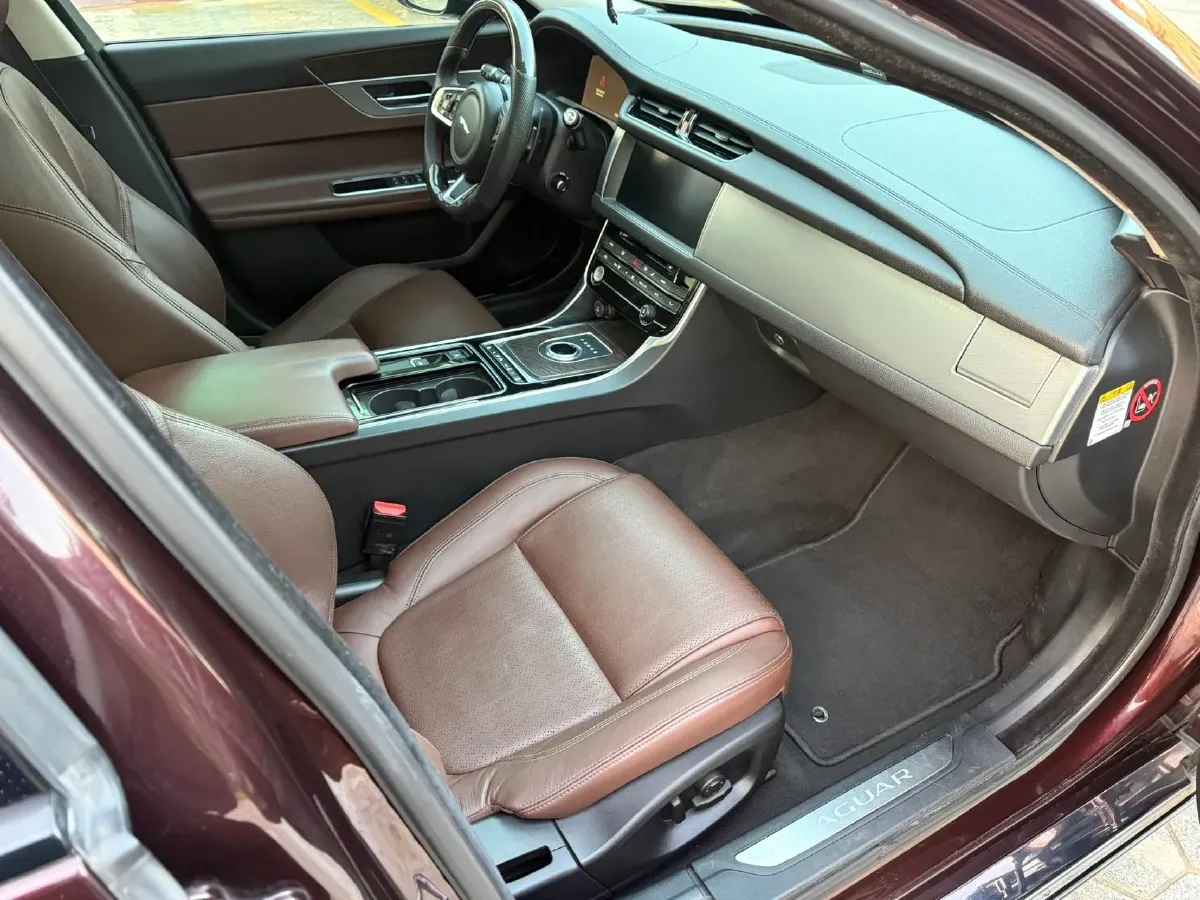 2018 Jaguar XF 2.0T 250HP L4 8AT,autocango,china used car exporter,china ev exporter,chinese used car exporter,chinese used ev exporter