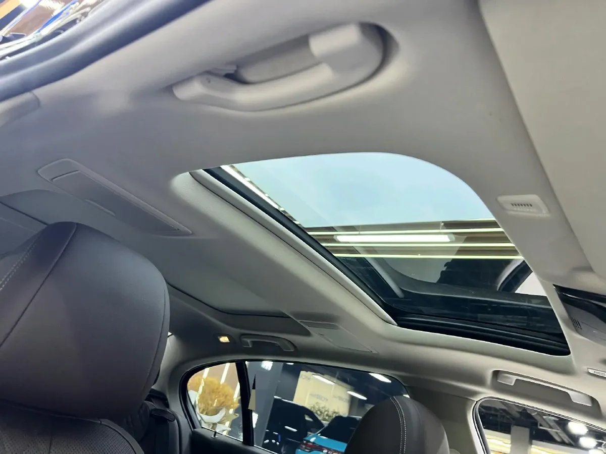 2022 BMW 5 Series 2.0T 184HP L4 8AT PHEV 17.7KWH,autocango,china used car exporter,china ev exporter,chinese used car exporter,chinese used ev exporter