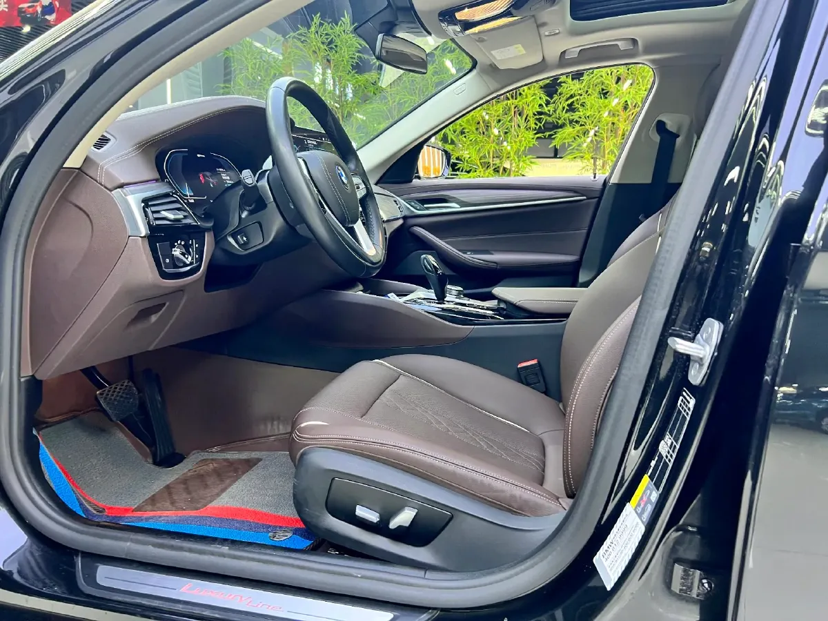 2022 BMW 5 Series 2.0T 184HP L4 8AT PHEV 17.7KWH,autocango,china used car exporter,china ev exporter,chinese used car exporter,chinese used ev exporter