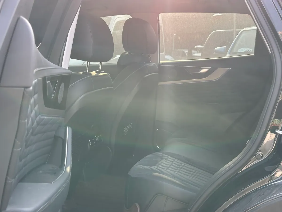 2022 HongQi HS5 2.0T 224HP L4 6AT,autocango,china used car exporter,china ev exporter,chinese used car exporter,chinese used ev exporter