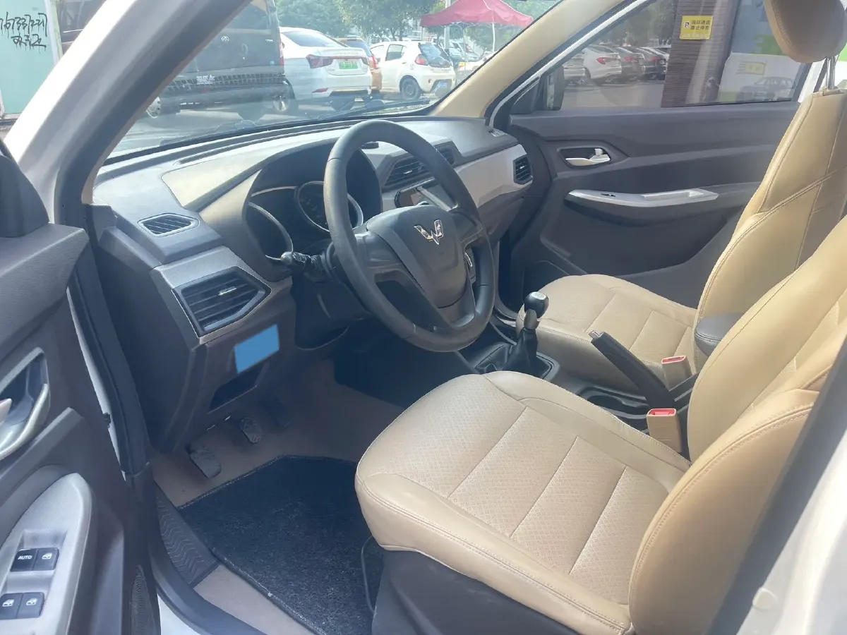 2018 WuLing HongGuang 1.5L 105HP L4 5MT,autocango,china used car exporter,china ev exporter,chinese used car exporter,chinese used ev exporter