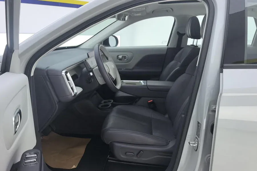 2025 Leapmotor B10 BEV 67.1KWH,autocango,china used car exporter,china ev exporter,chinese used car exporter,chinese used ev exporter