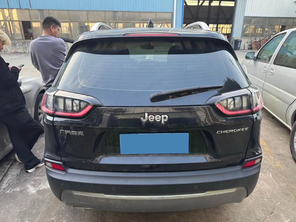 2020 Jeep Cherokee 2.0T 234HP L4 9AT,autocango,china used car exporter,china ev exporter,chinese used car exporter,chinese used ev exporter