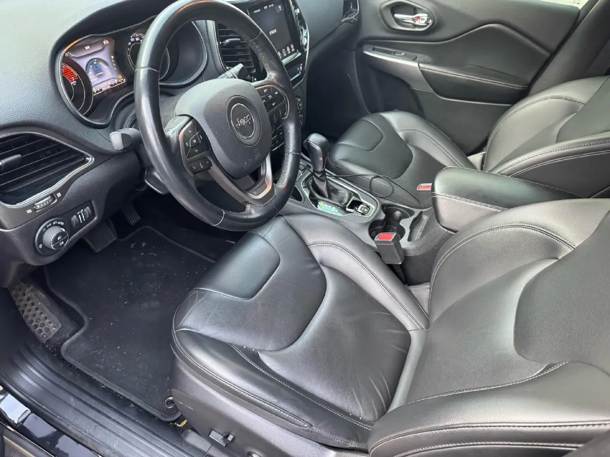 2020 Jeep Cherokee 2.0T 234HP L4 9AT,autocango,china used car exporter,china ev exporter,chinese used car exporter,chinese used ev exporter