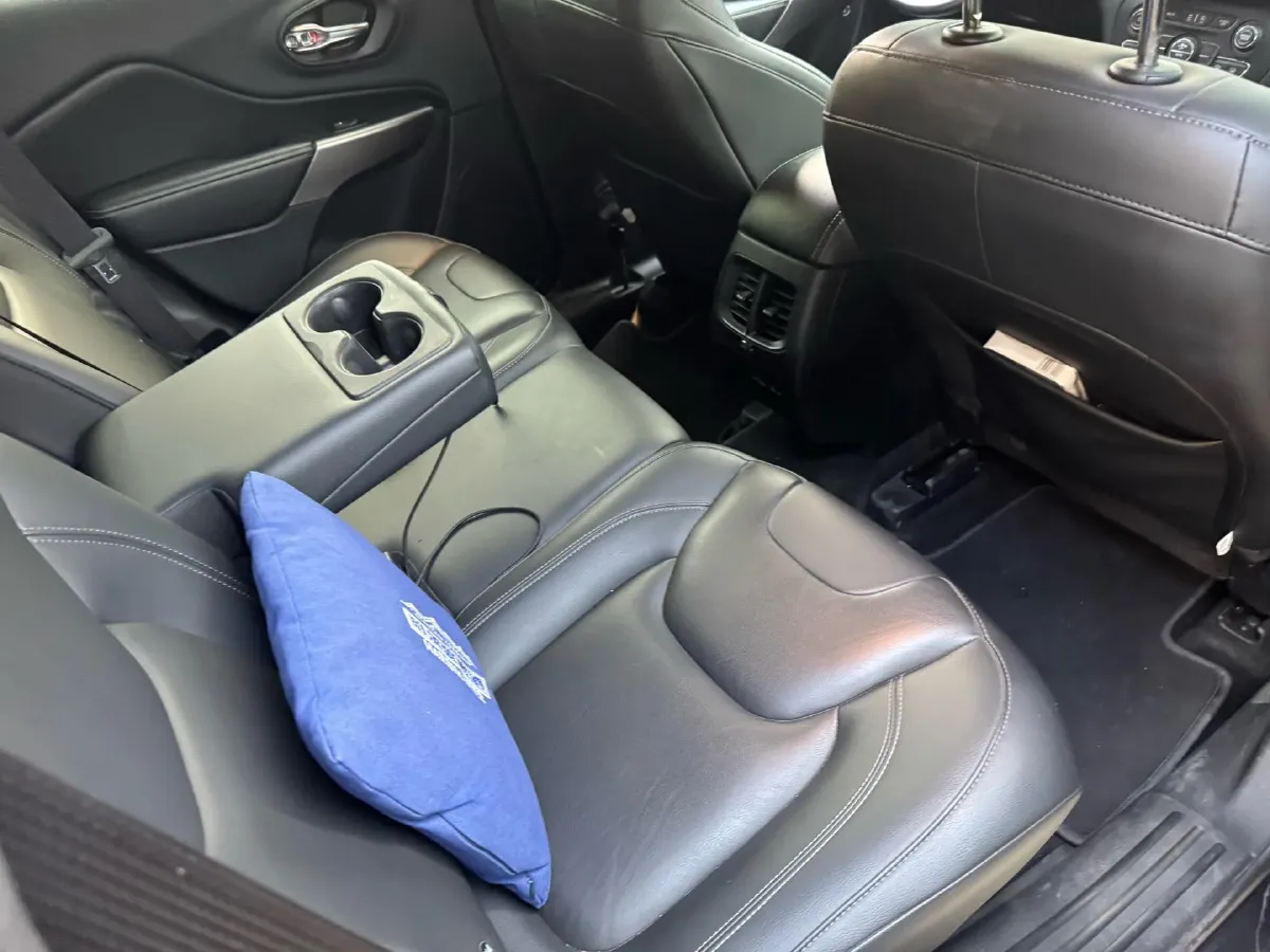 2020 Jeep Cherokee 2.0T 234HP L4 9AT,autocango,china used car exporter,china ev exporter,chinese used car exporter,chinese used ev exporter