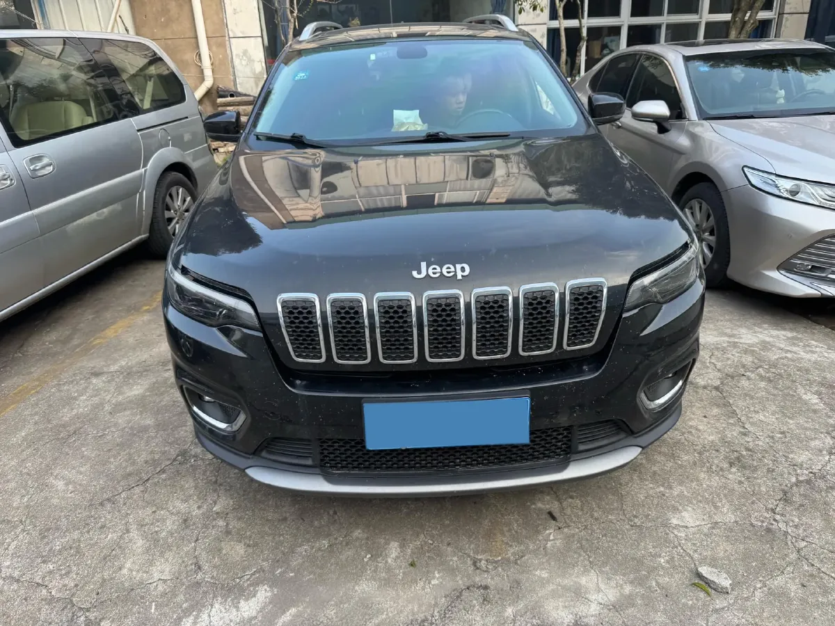 2020 Jeep Cherokee 2.0T 234HP L4 9AT,autocango,china used car exporter,china ev exporter,chinese used car exporter,chinese used ev exporter