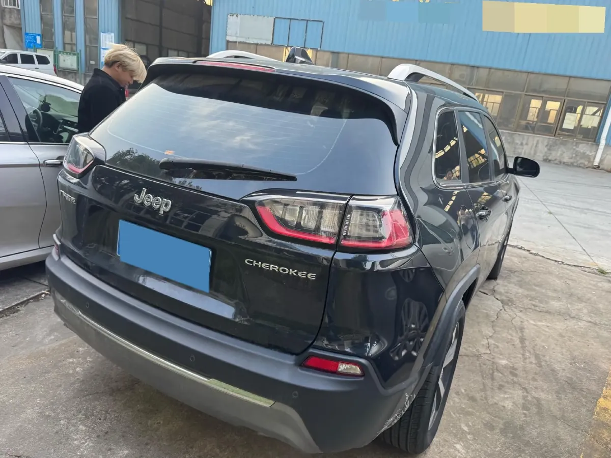 2020 Jeep Cherokee 2.0T 234HP L4 9AT,autocango,china used car exporter,china ev exporter,chinese used car exporter,chinese used ev exporter