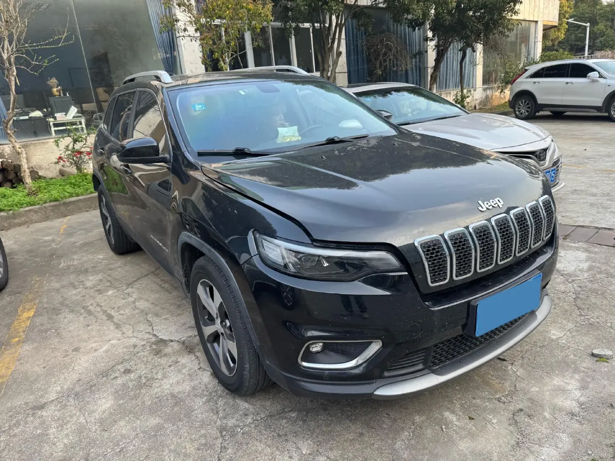 2020 Jeep Cherokee 2.0T 234HP L4 9AT,autocango,china used car exporter,china ev exporter,chinese used car exporter,chinese used ev exporter